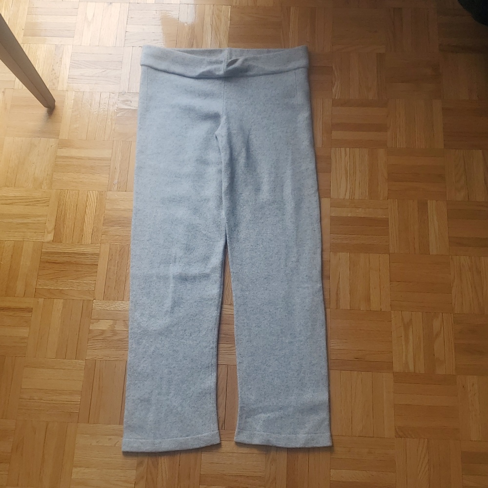 Neiman Marcus Gray 100% Cashmere Knit Classic Cropped Low Rise Lounge Pants - Picture 9 of 14